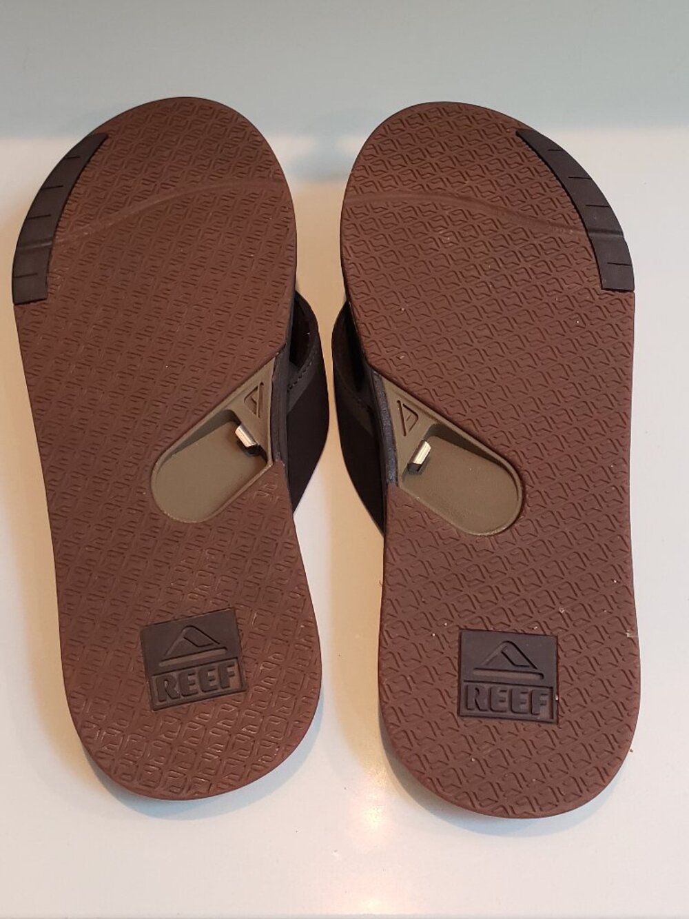Reef Fanning Flip Flop Sandals with built in Bottle Opener Size 11